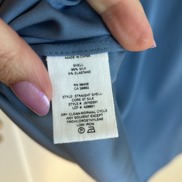 🛍️Theory Cornflower Blue Stretch Silk Sleeveless Shell Tank Top XL NWT - Picture 6 of 7